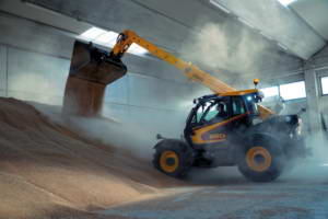 Telehandler with bucket